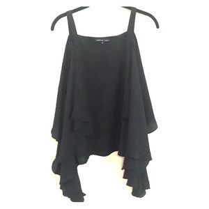 Chic flowy black top!